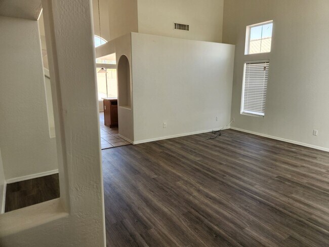 Building Photo - Sundance golf community home, 3 car garage, RV gate