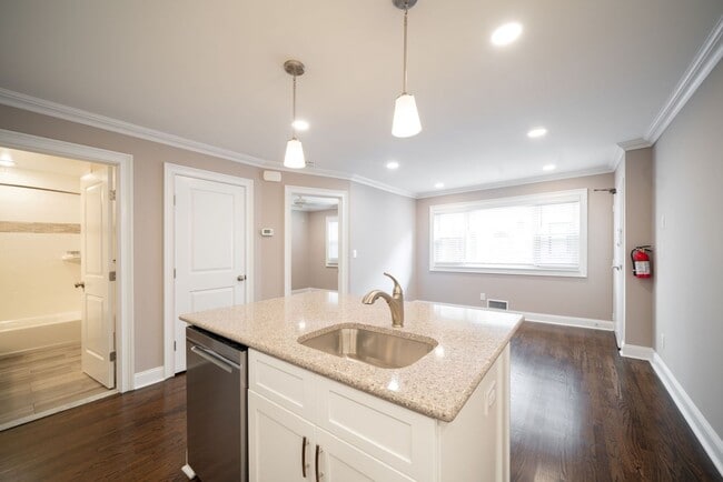 Interior Photo - Cambridge Manor