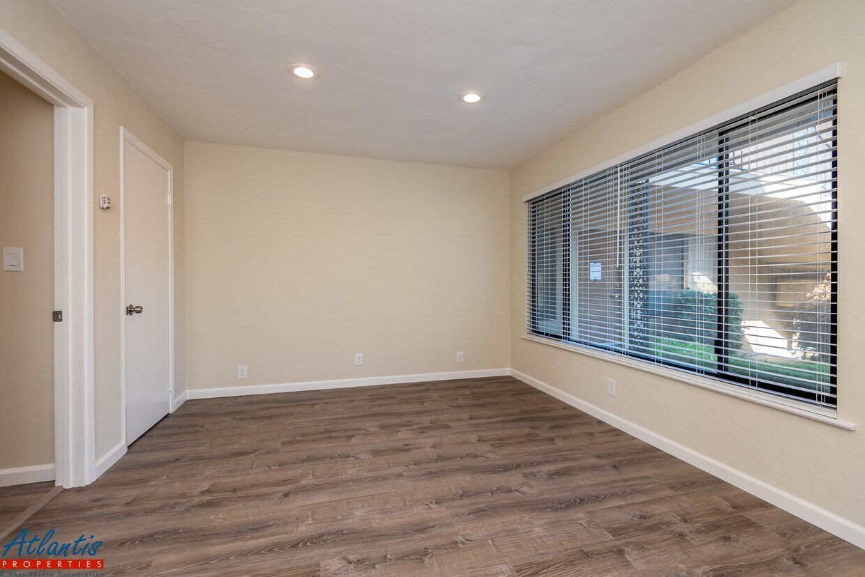 Primary Photo - 1280 Brookfield Ave