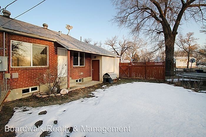 Primary Photo - 1325-1327 Illinois Ave