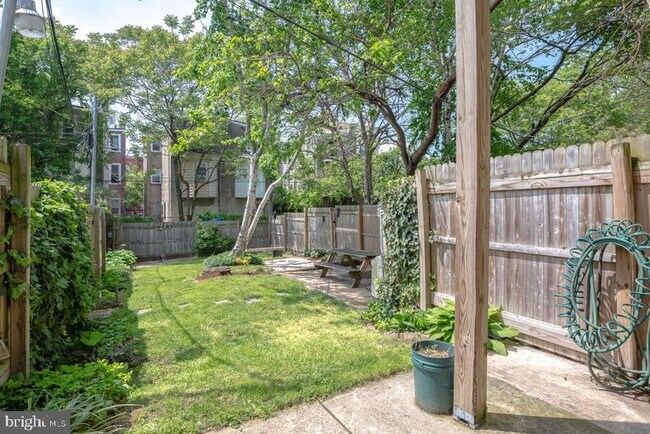 Building Photo - 842 N Uber St