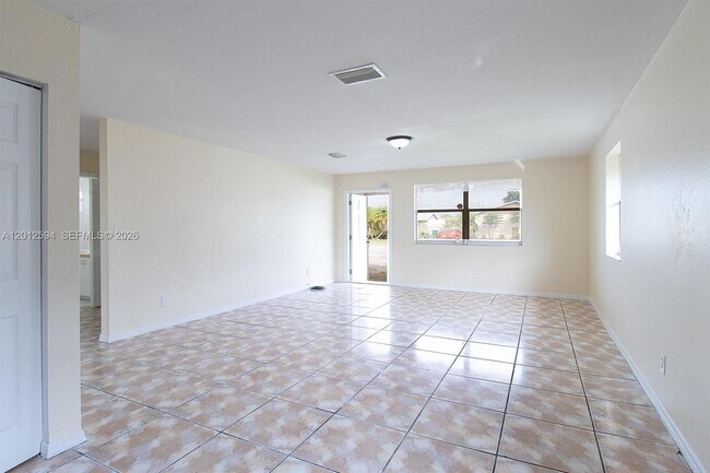 Foto del edificio - 455 NW 14th St