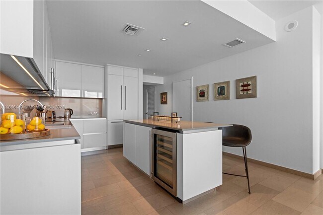 Foto del edificio - 88 SW 7th St