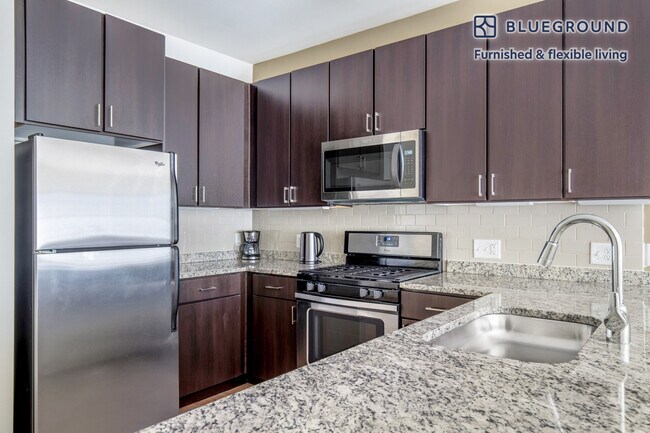 Foto del edificio - 333 Great River Rd