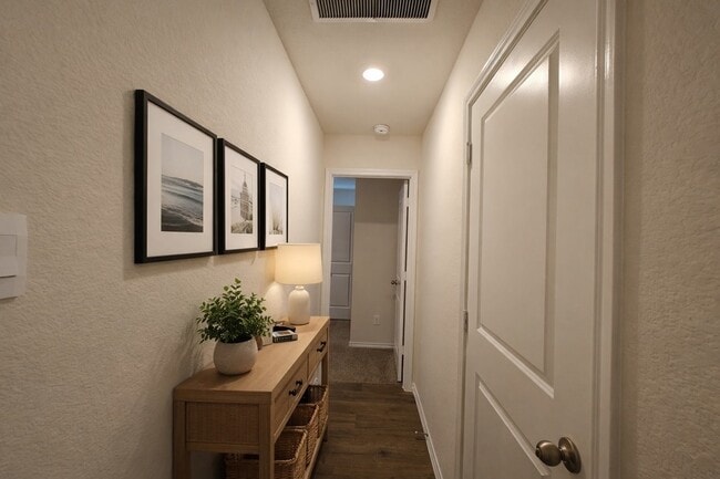 Foto del edificio - 1324 Stuarts Frst Dr