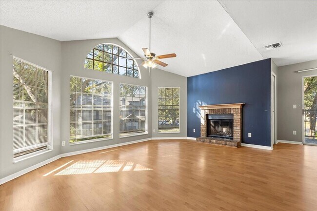 Building Photo - 962 Newcastle Cir