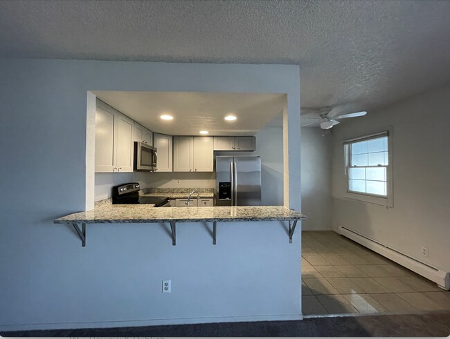 Building Photo - 670 Winona Ct