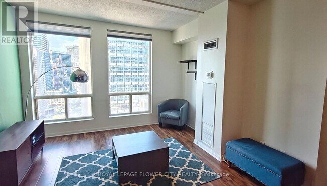 Photo du bâtiment - 25 Grenville St