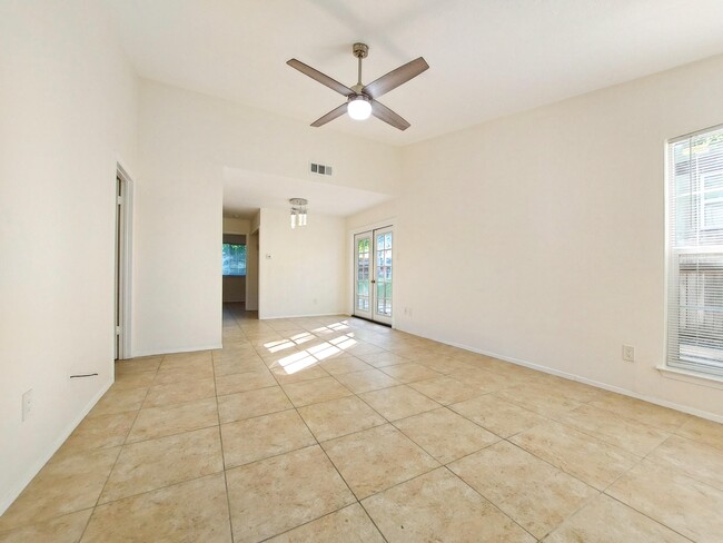 Building Photo - 111 Meteor Dr