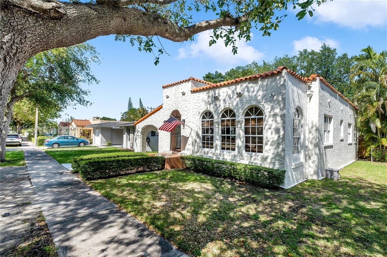 Foto principal - 829 Lorca St
