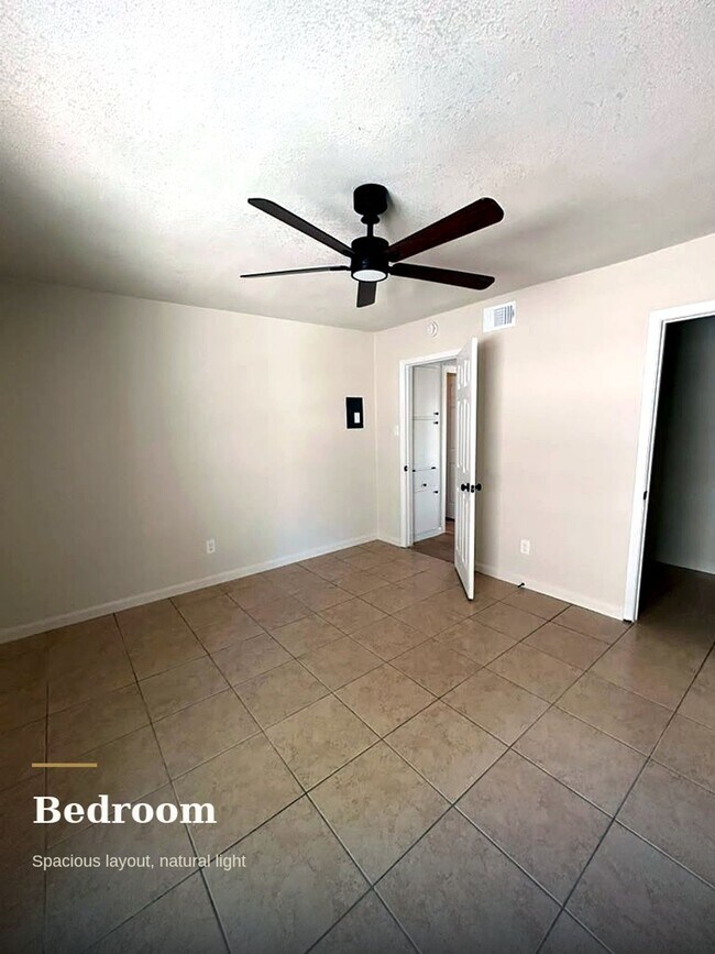 Foto del edificio - 2124 Burton Dr