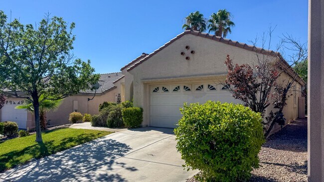 Building Photo - 3 Bed, 2 Bath Single-Story Home in Summerlin