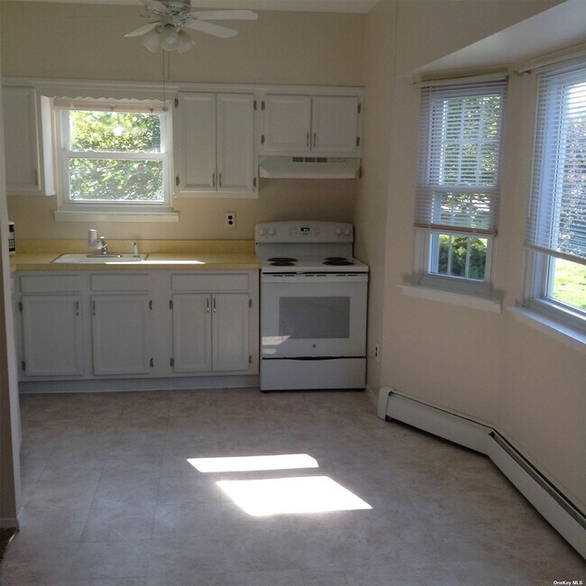 Foto del edificio - 6 Gaines Dr