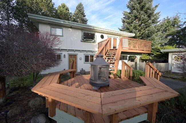 Foto del edificio - Home and cabin with water view on 3 acres, in Sequim