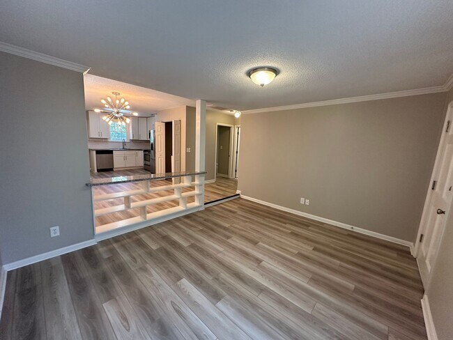 Building Photo - Charming 2 Bed 1 Bath Home In Nashville