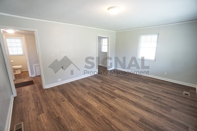 Building Photo - 928 25th St SW