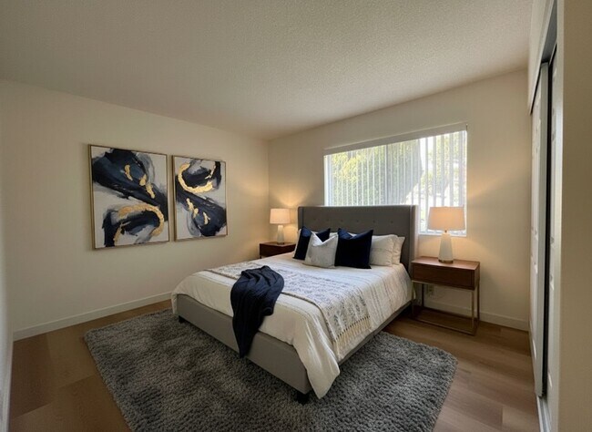 Foto del edificio - PET FRIENDLY 3 BEDROOM 2 BATHROOM HOME WITH ENCLOSED YARD AND 2-CAR GARAGE!!!!