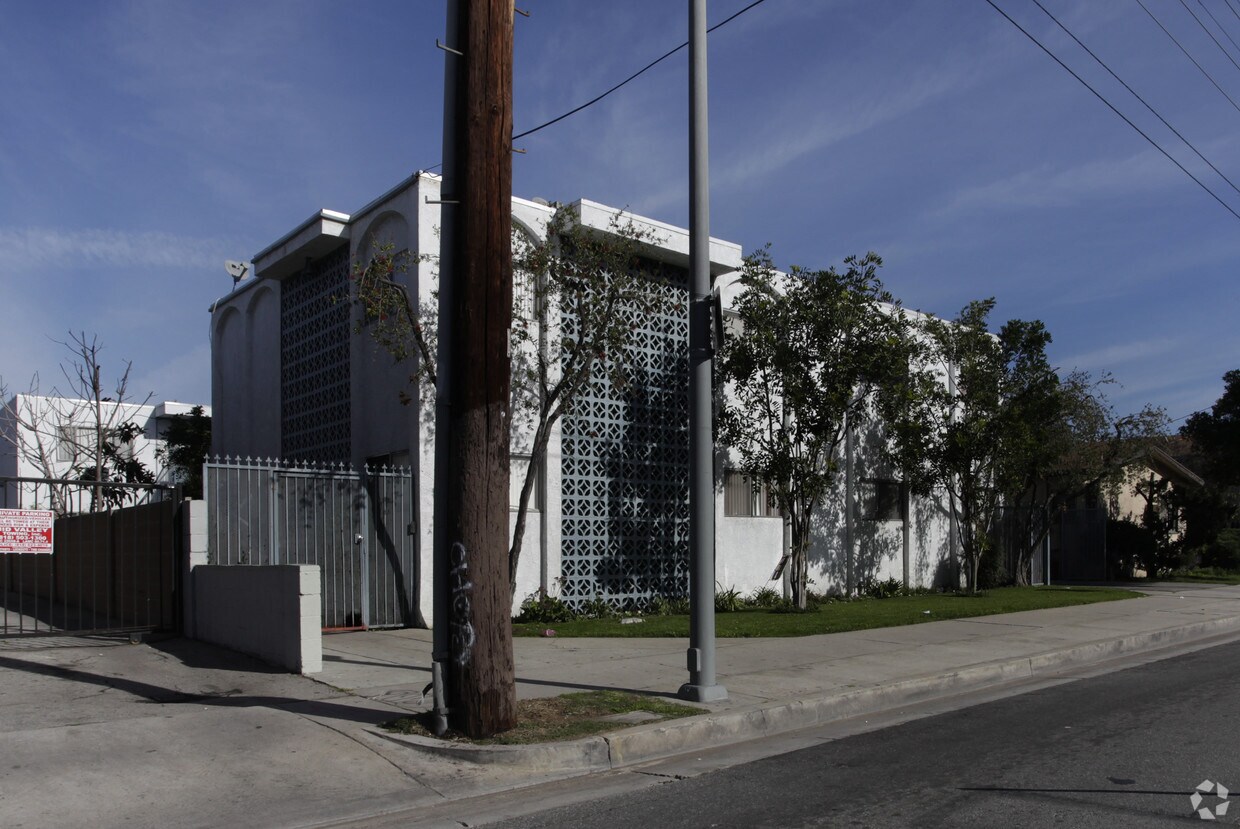 Foto del edificio - 12737 Vanowen St