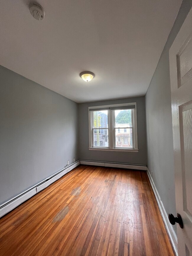 Building Photo - 68 Stegman St