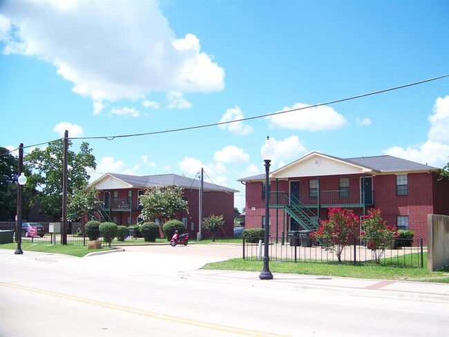 Building Photo - 4100 College Main St