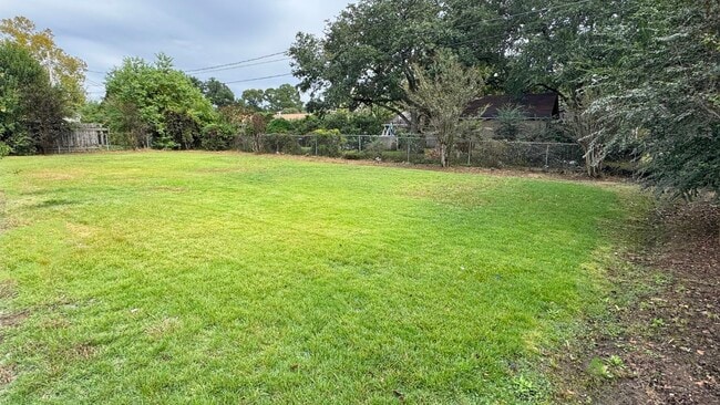 Building Photo - 402 Maridale Dr