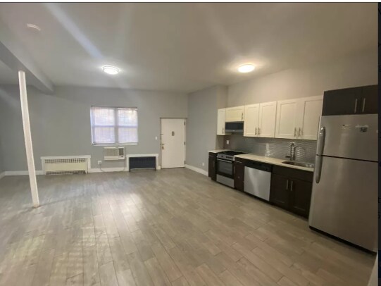 Primary Photo - 427 Hart St