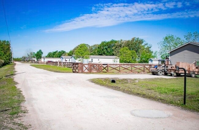 Building Photo - 1566 County Rd 610