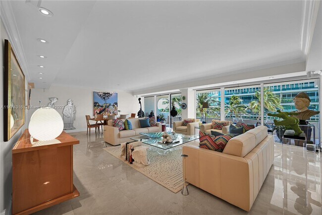 Foto del edificio - 10205 Collins Ave