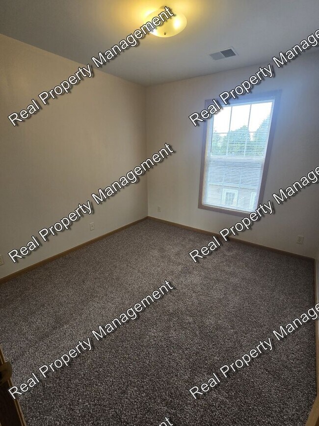 Foto del edificio - Updated 3 Bedroom Townhome