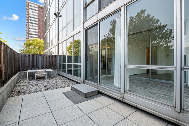 Building Photo - 3100 E Cherry Creek S Dr