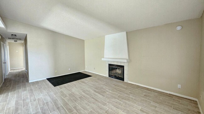 Foto del edificio - Spacious 3-Bed, 2-Bath Home with Natural Gas in California City – Convenient & Cozy!
