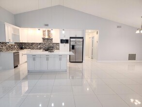 Building Photo - 14526 Paddock Dr