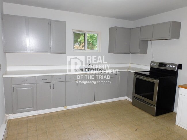 Building Photo - Affordable 2 Bed / 1 Bath Home Near Lots o...