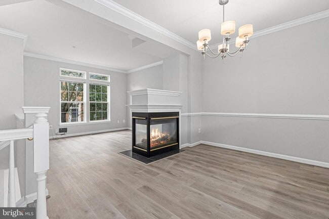 Building Photo - 2752 Manhattan Pl
