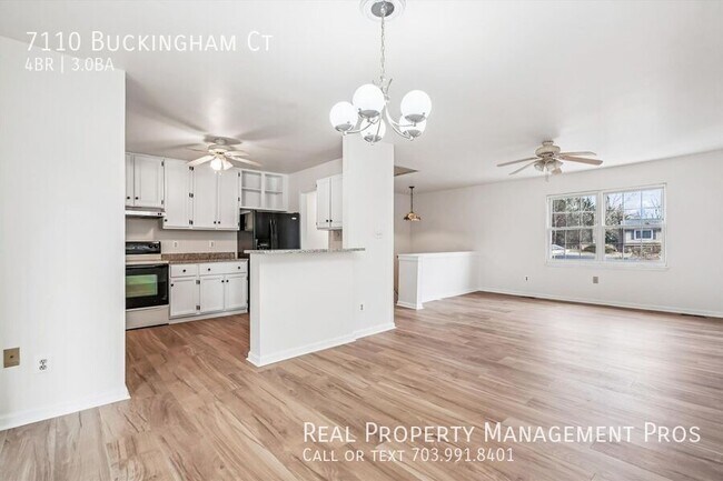 Foto del edificio - 7110 Buckingham Ct