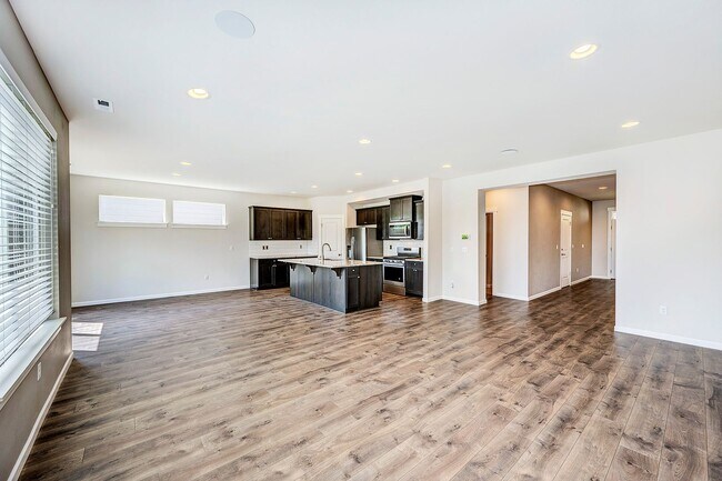 Foto del edificio - Marysville 4 bed/2.5 bath with large bonus...