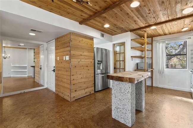 Building Photo - 1135 Barton Hills Dr