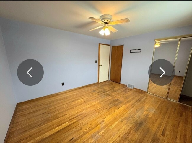 Building Photo - 20 Lambard Cres