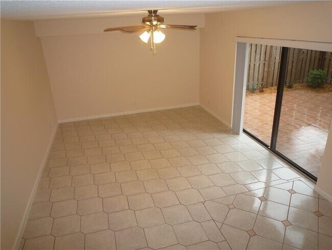 Foto del edificio - 9937 NW 6th Ct
