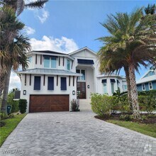 Building Photo - 336 Lagoon Ave