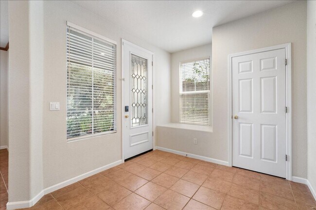 Foto del edificio - 1073 Huntly Dr