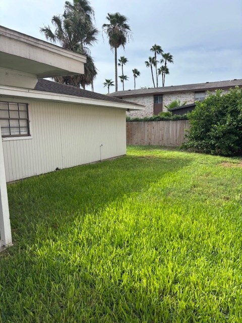 Foto del edificio - 619 W Iris Ave