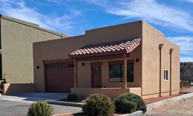 Building Photo - 4220 N Montezuma Ave