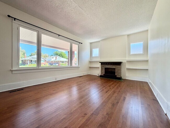Building Photo - 1534 Garfield Ave S