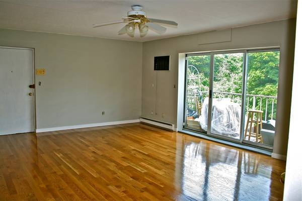 Building Photo - 31 Hamlin Ln