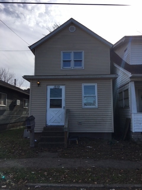Primary Photo - Two Bedroom One Bath Home In Huntington