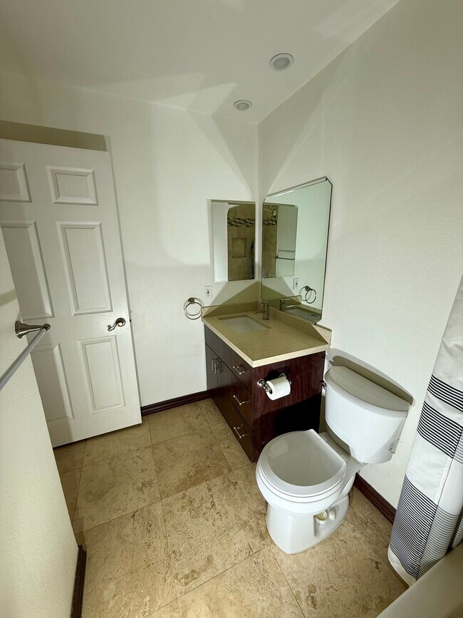 Foto del edificio - 5800 Kanan Rd