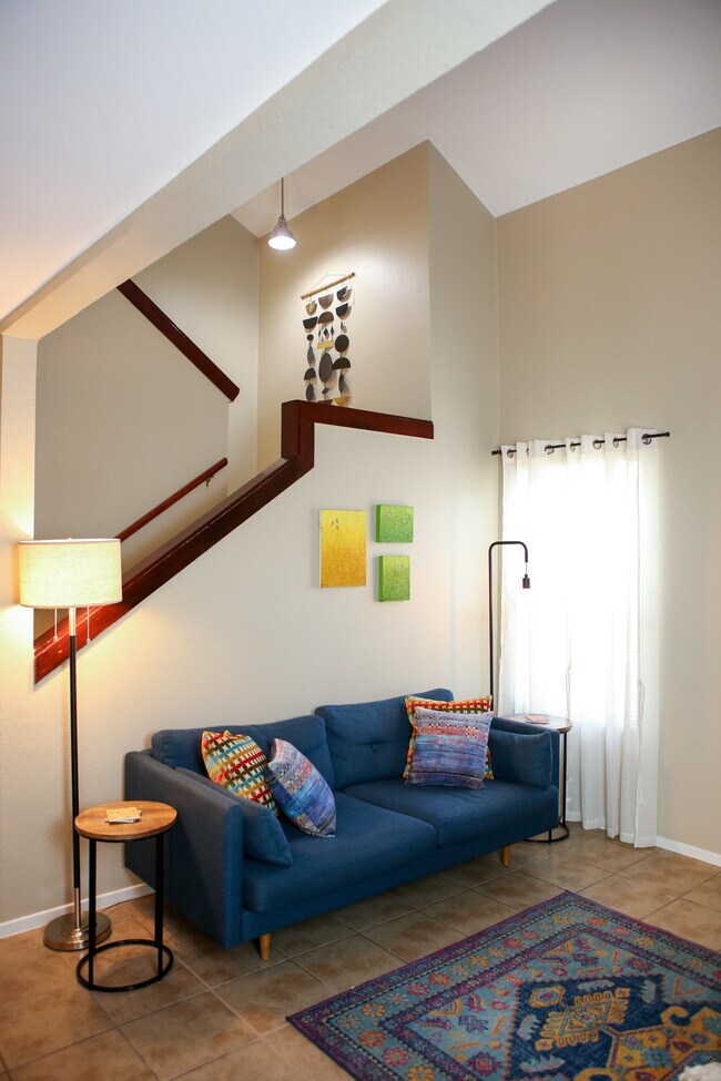 Building Photo - 1805 Cinnamon Path