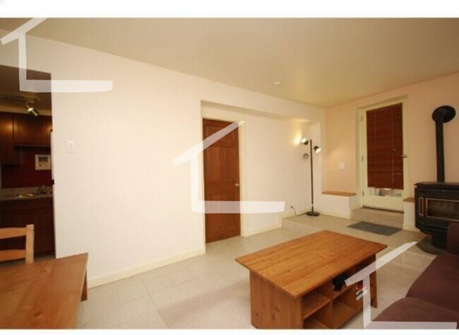 Foto del edificio - Charming 3 Bedroom- No Broker Fee