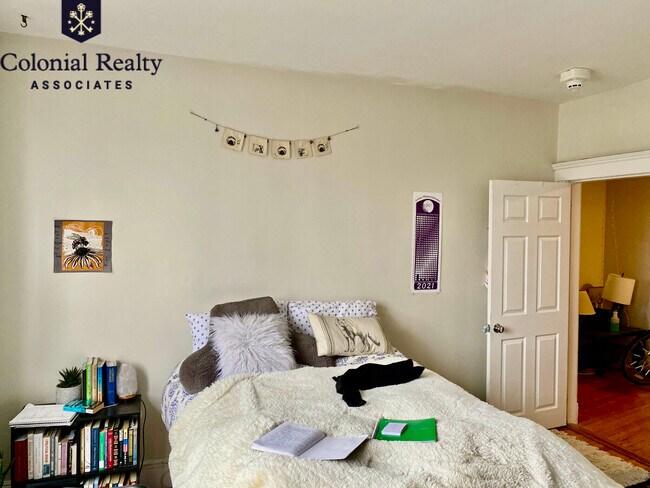 Foto del edificio - 374 Chestnut Hill Rd